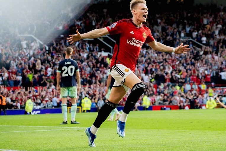 老特拉福德的呼唤：卡塞米罗，再续一年！