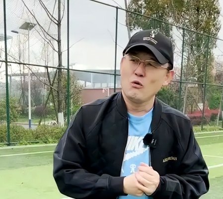 张卓毅弃足改羽：嗨球纠纷与足球梦的破灭