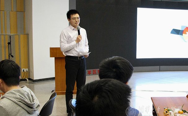 袁博涵在一片吹捧声中，半场就被换下