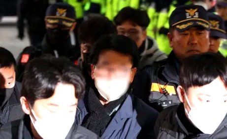 韩国警方突袭足协办公室调查洪明甫任命争议