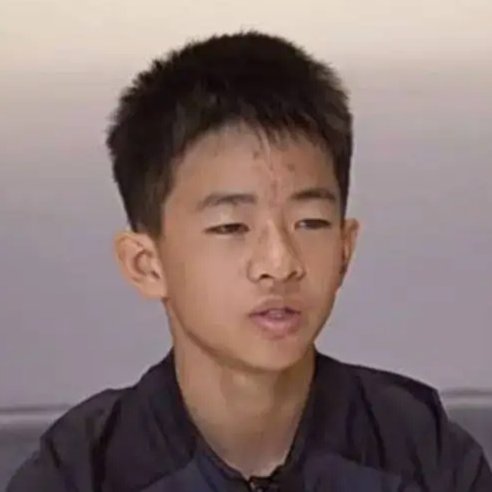 邝兆镭右路突破传中被解围