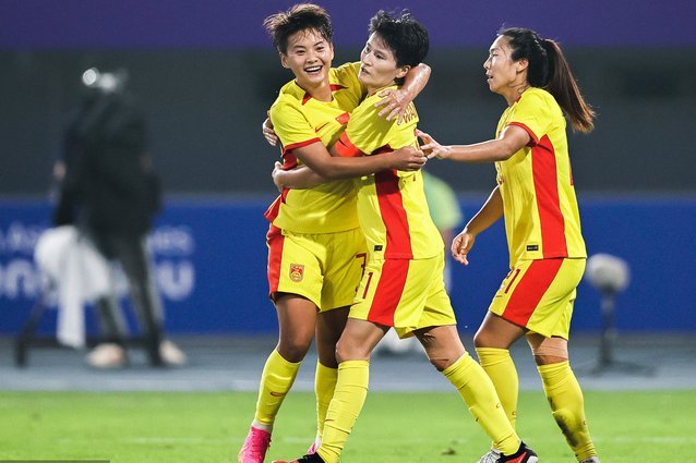 王妍雯亚运会上演帽子戏法，中国女足强势头名出线