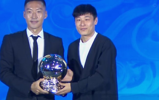 申花吴曦谈个人最佳：全队协力夺三分，喜悦同分享